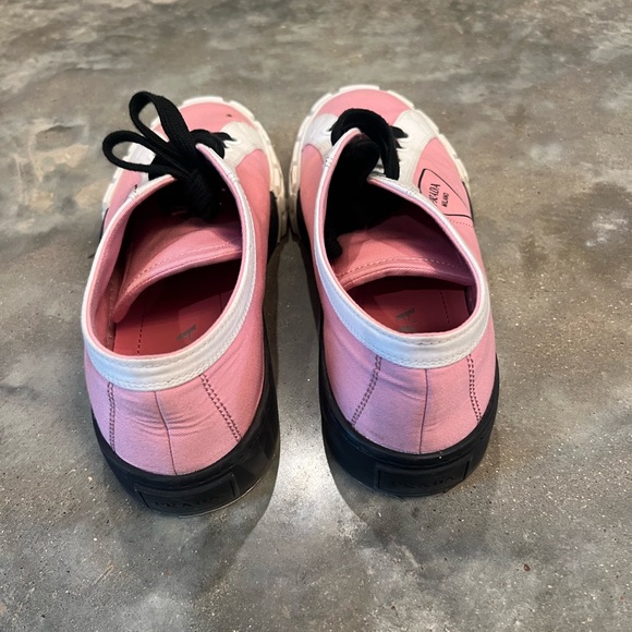Authentic Prada sneakers - Picture 5 of 7